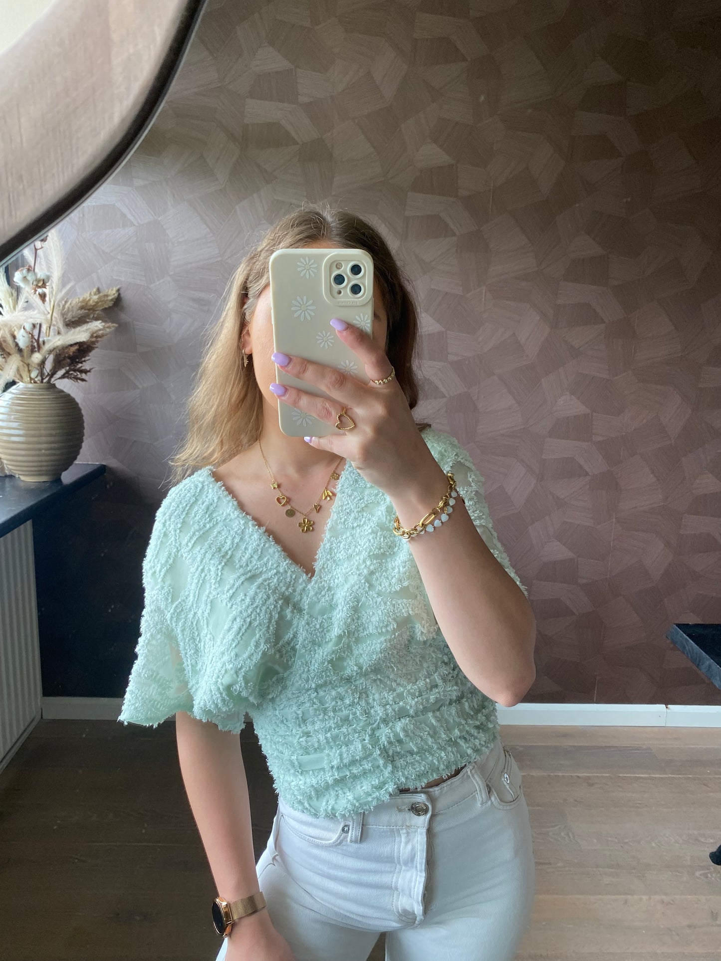 Amira - mintgroene blouse met v-hals