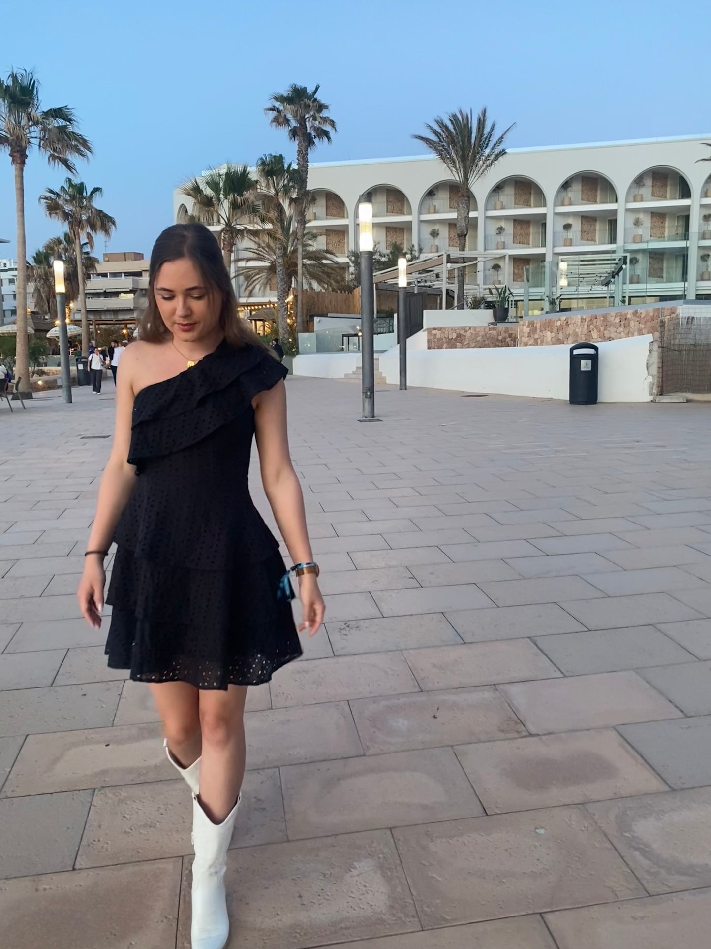 Yara - Jurkje one shoulder zwart