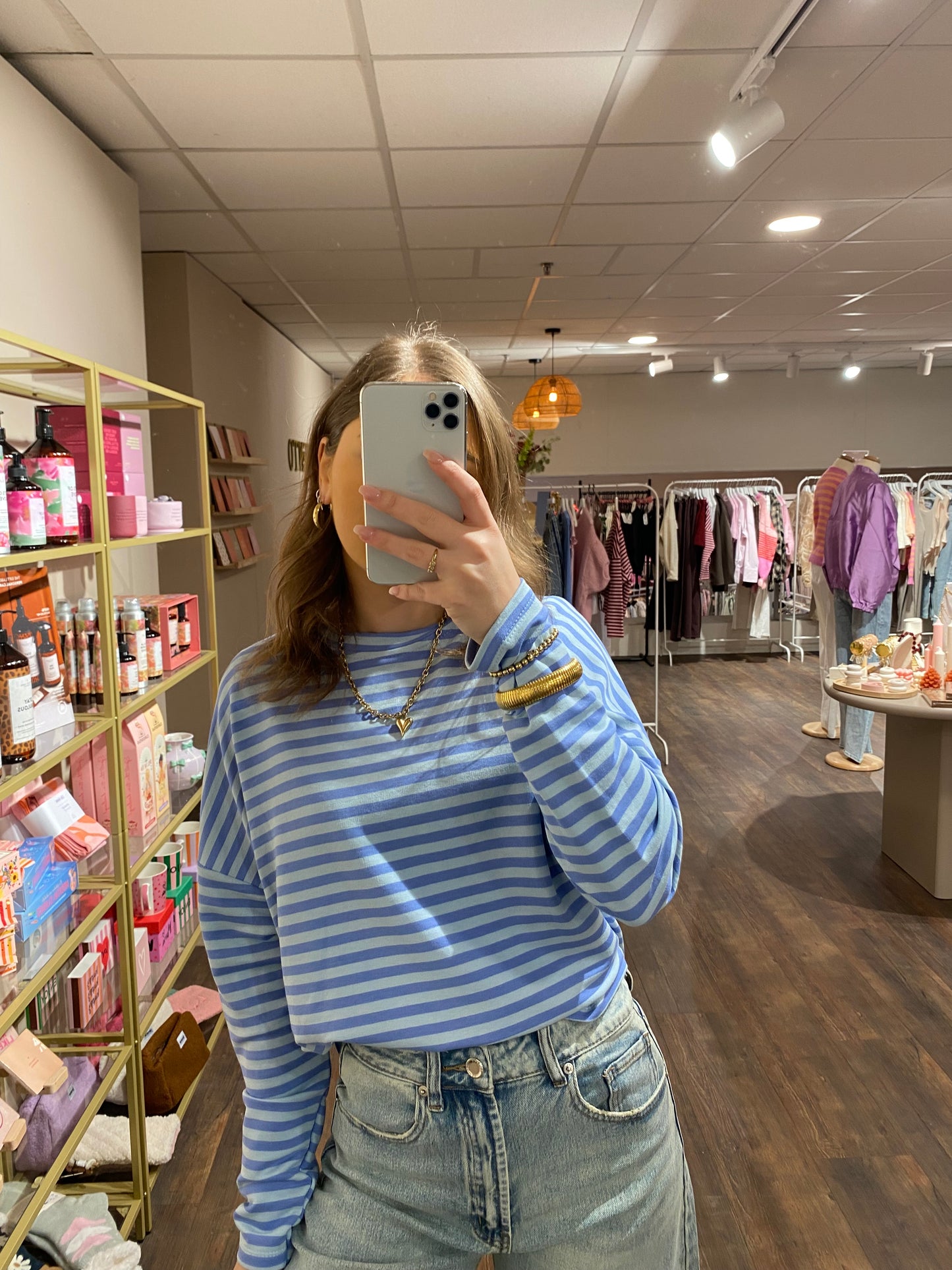 Perfect te combineren met wide leg jeans.