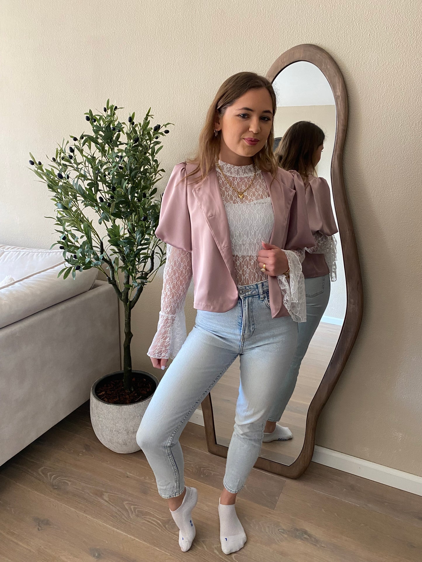 Bo - witte kanten top met flared mouwen