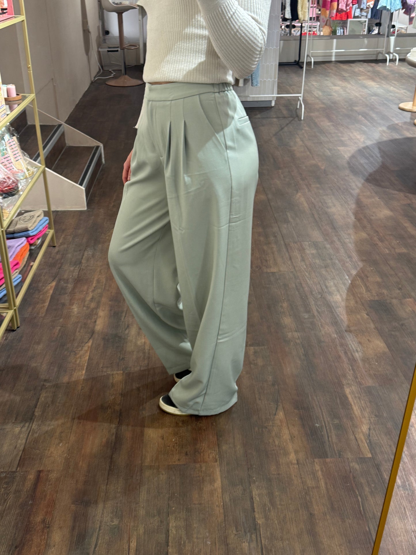 Trendy groene broek voor elke outfit.