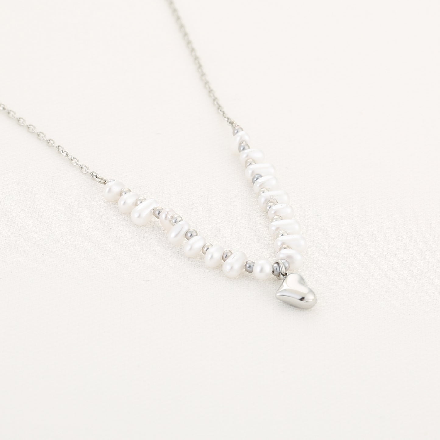 Parels en hartje ketting zilver