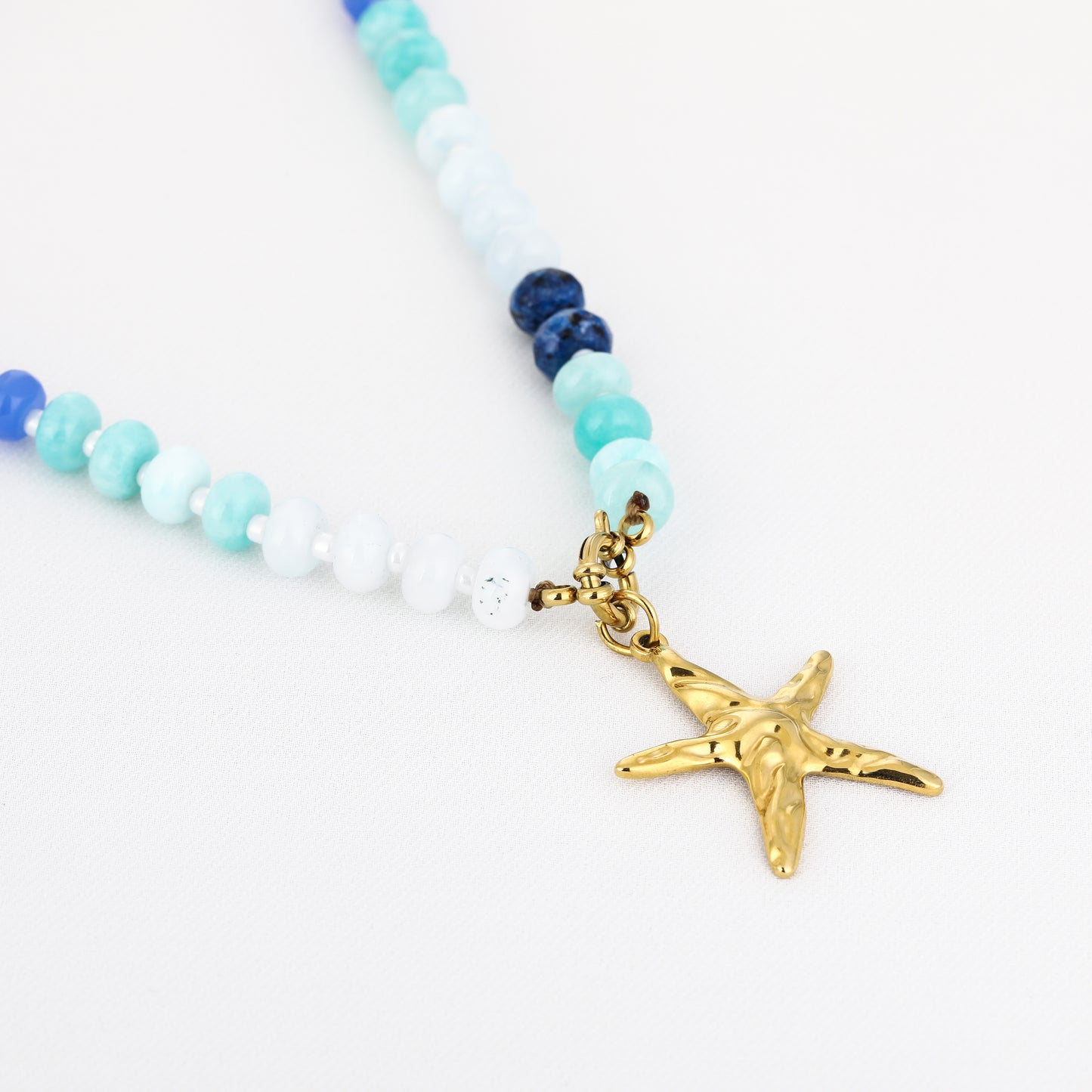 Blauwe kralen met gouden zeester