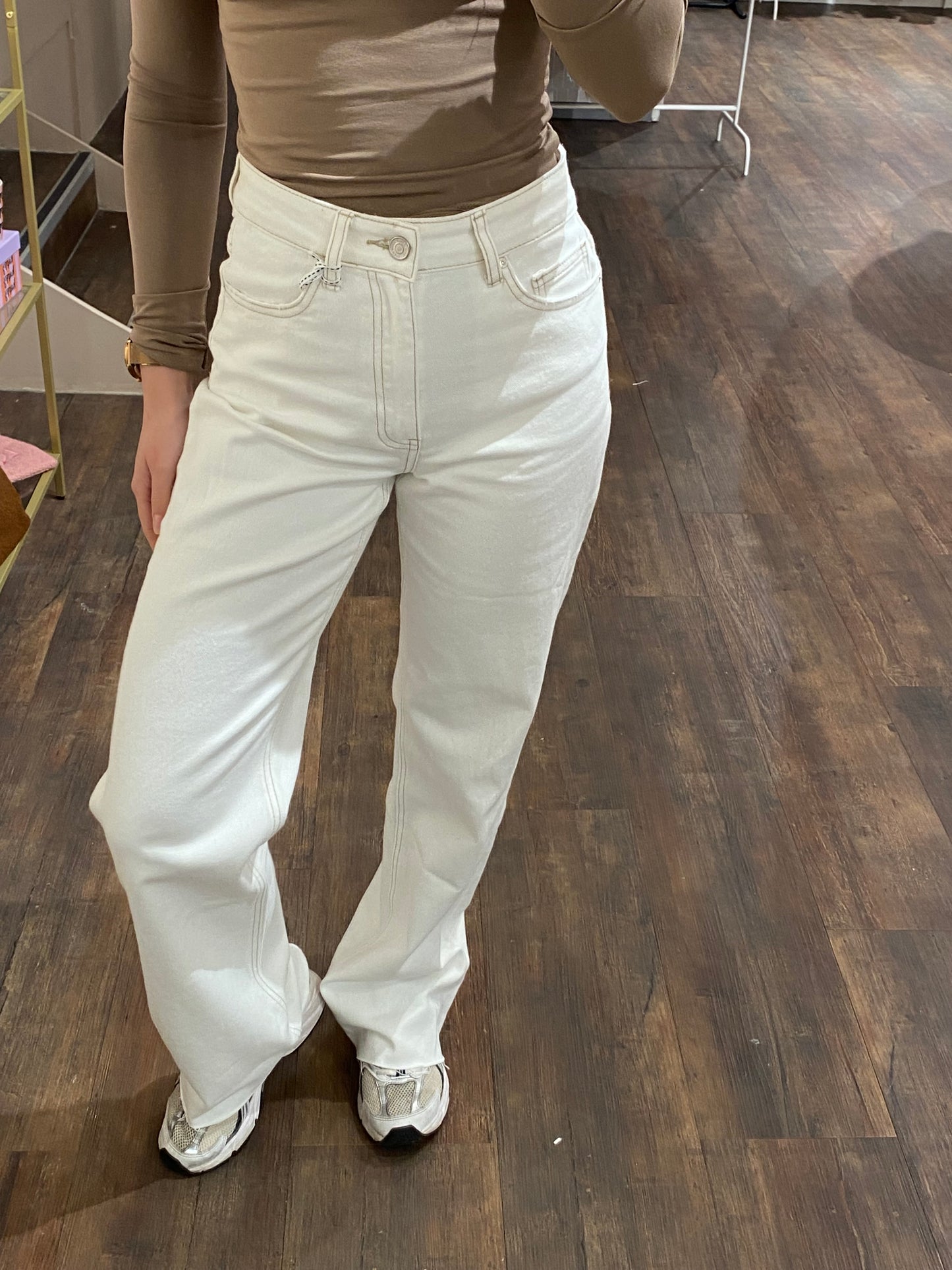Trendy tall fit denim met unieke details.