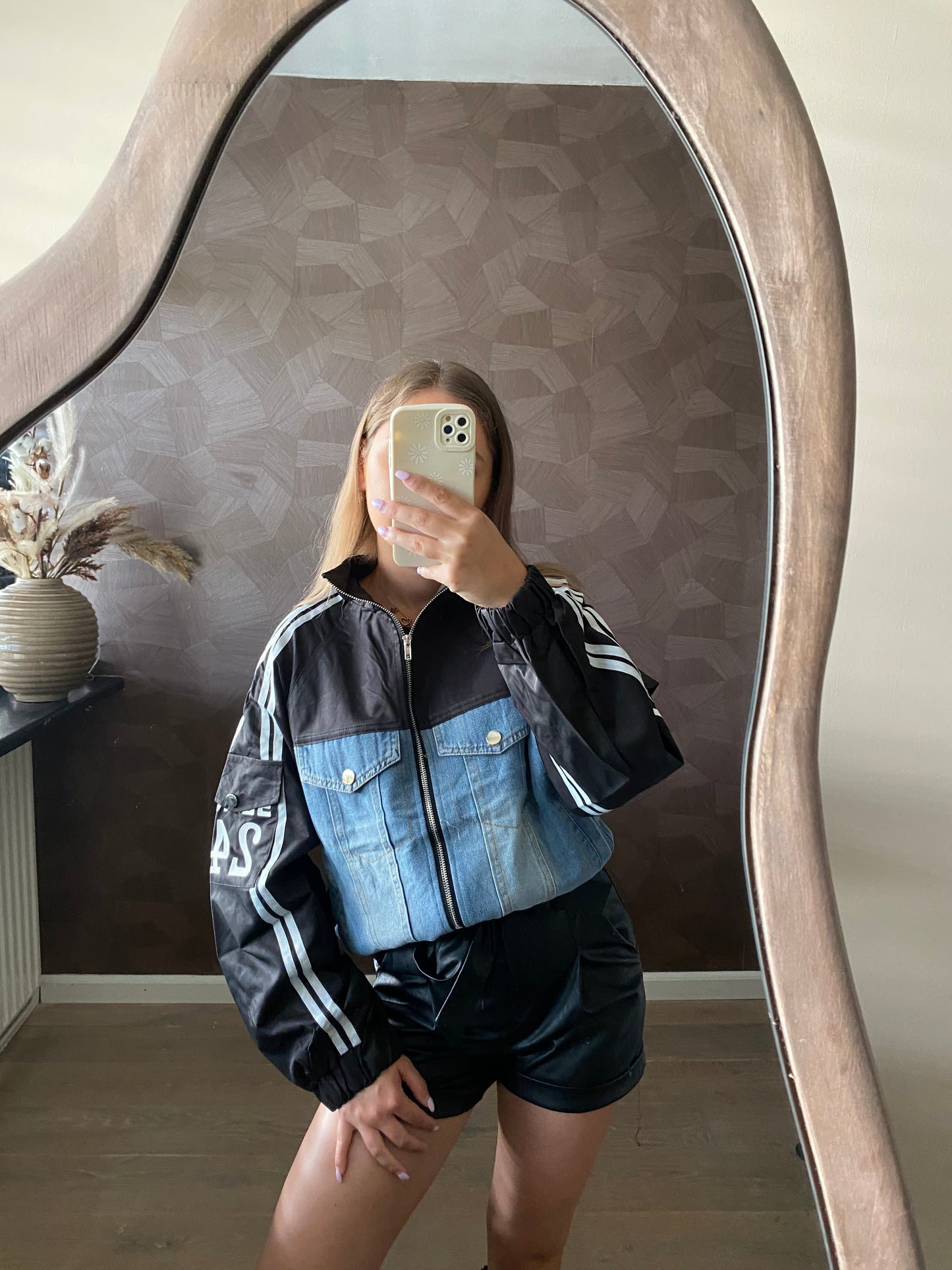 closeup van model met 24 jacket sportief