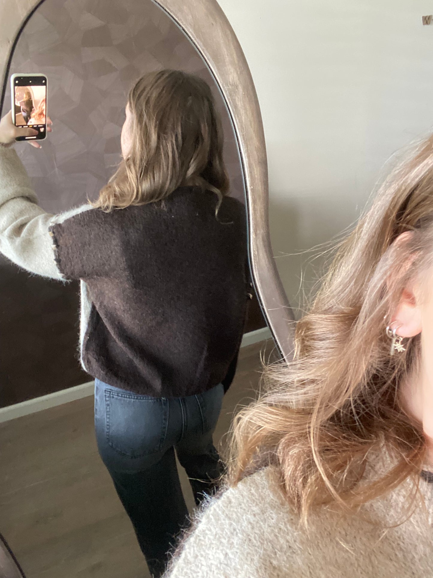 Trendy knit trui in beige en bruin met unieke details