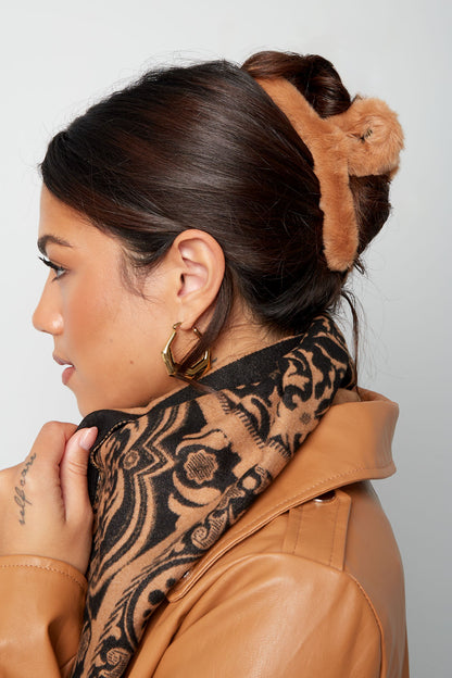 Fluffy haarklip beige