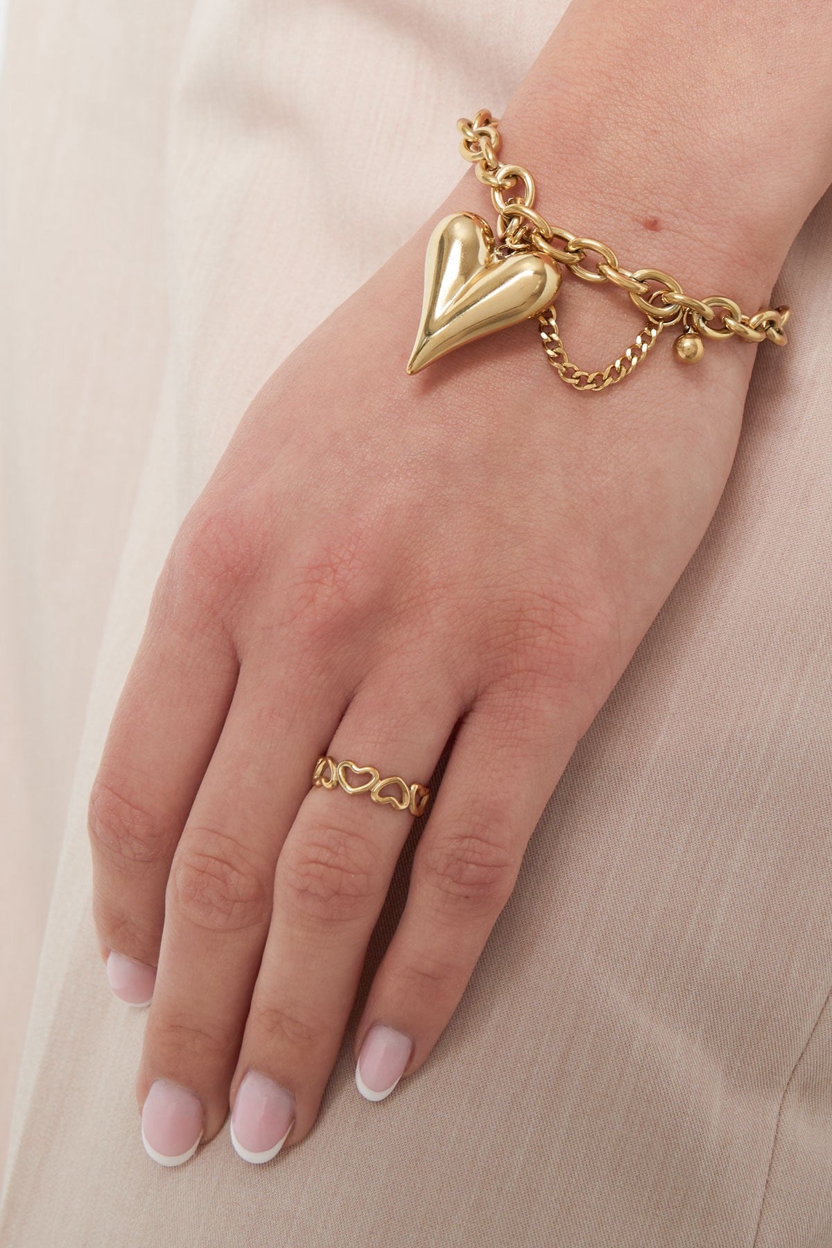 Love all over ring goud