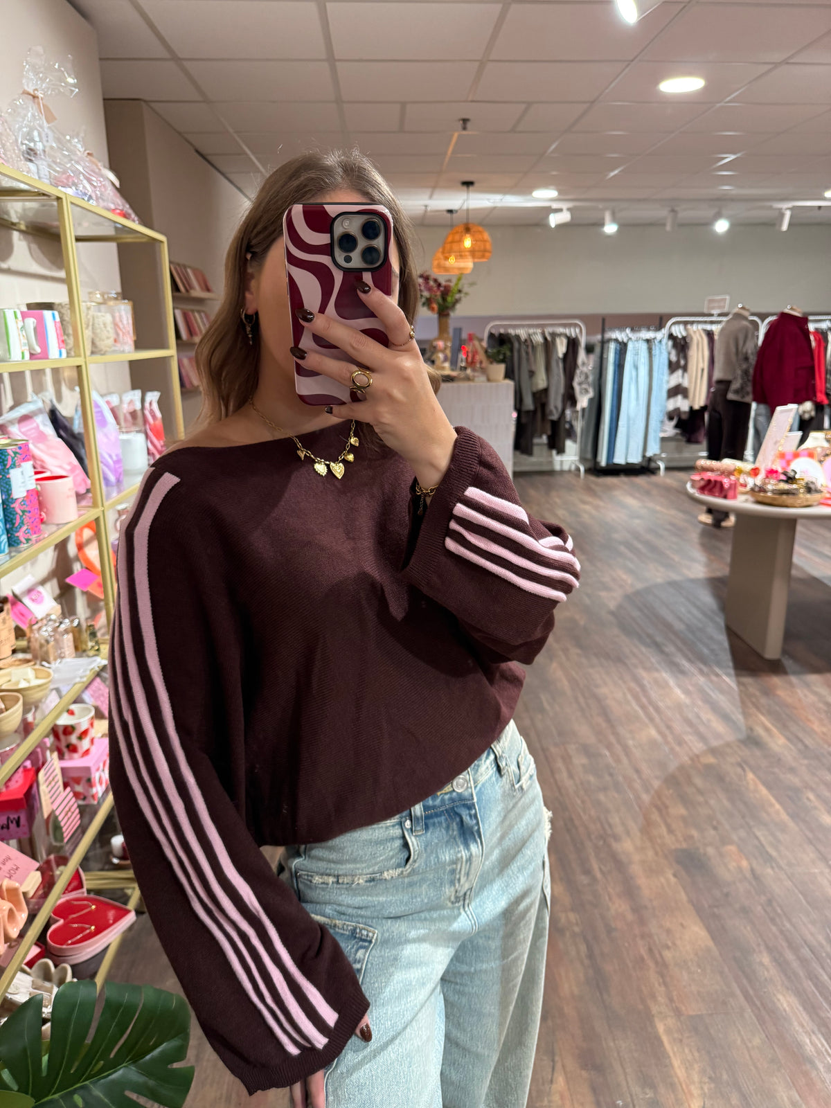 Lisa - gestreepte off shoulder trui