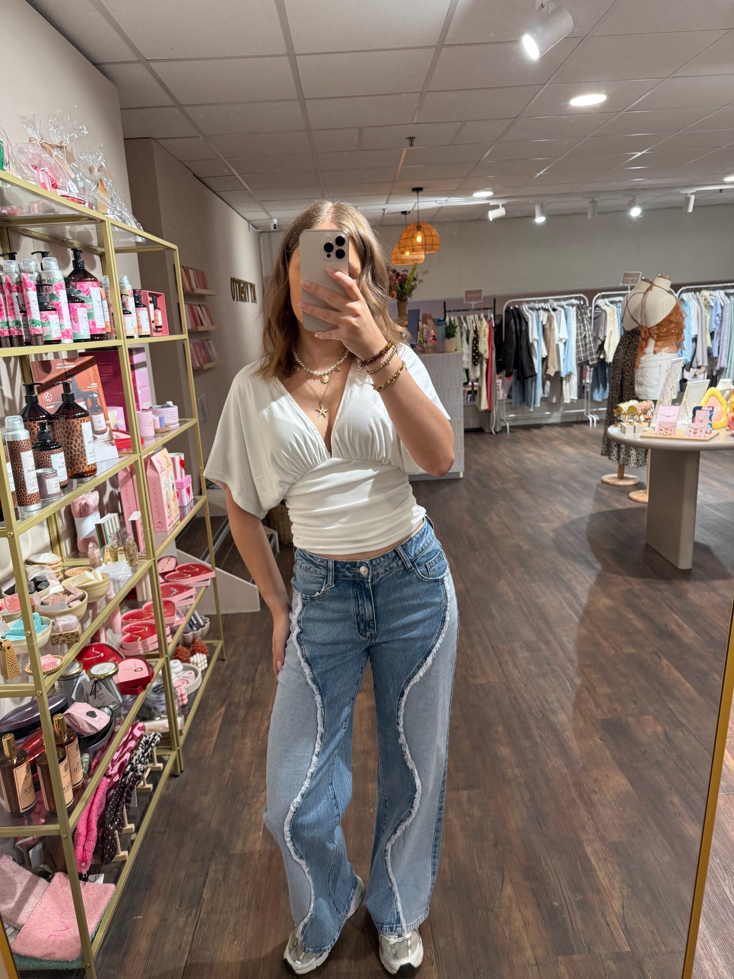 Indra - shaped v-hals top wit