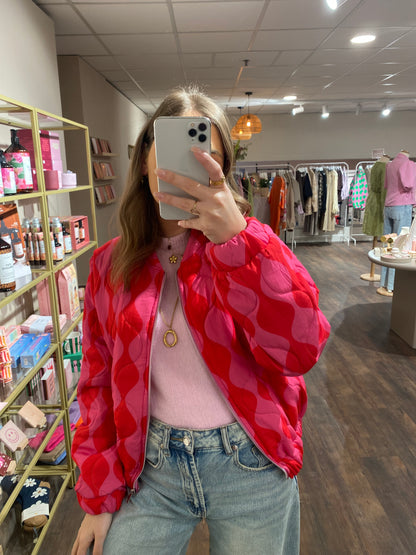 Puck - gewatteerde bomber jas rood roze print