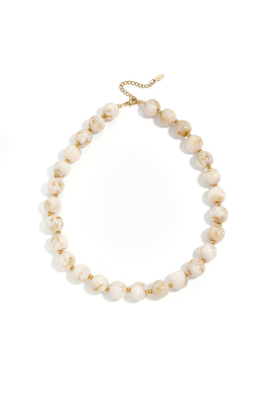 Kralenketting met gouden kraaltjes beige
