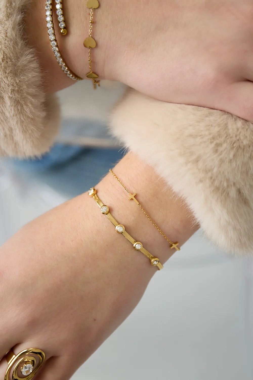 Strass steentjes armband goud