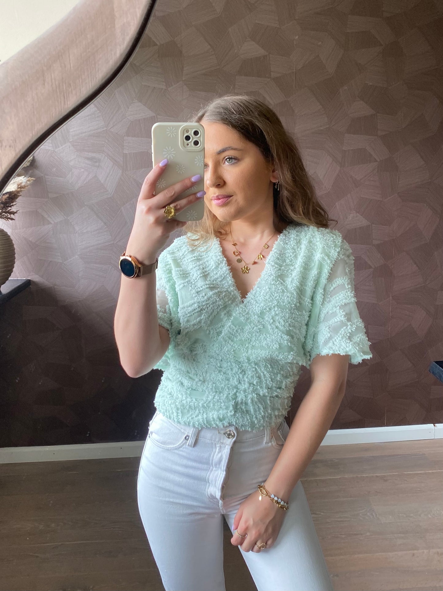 Amira - mintgroene blouse met v-hals