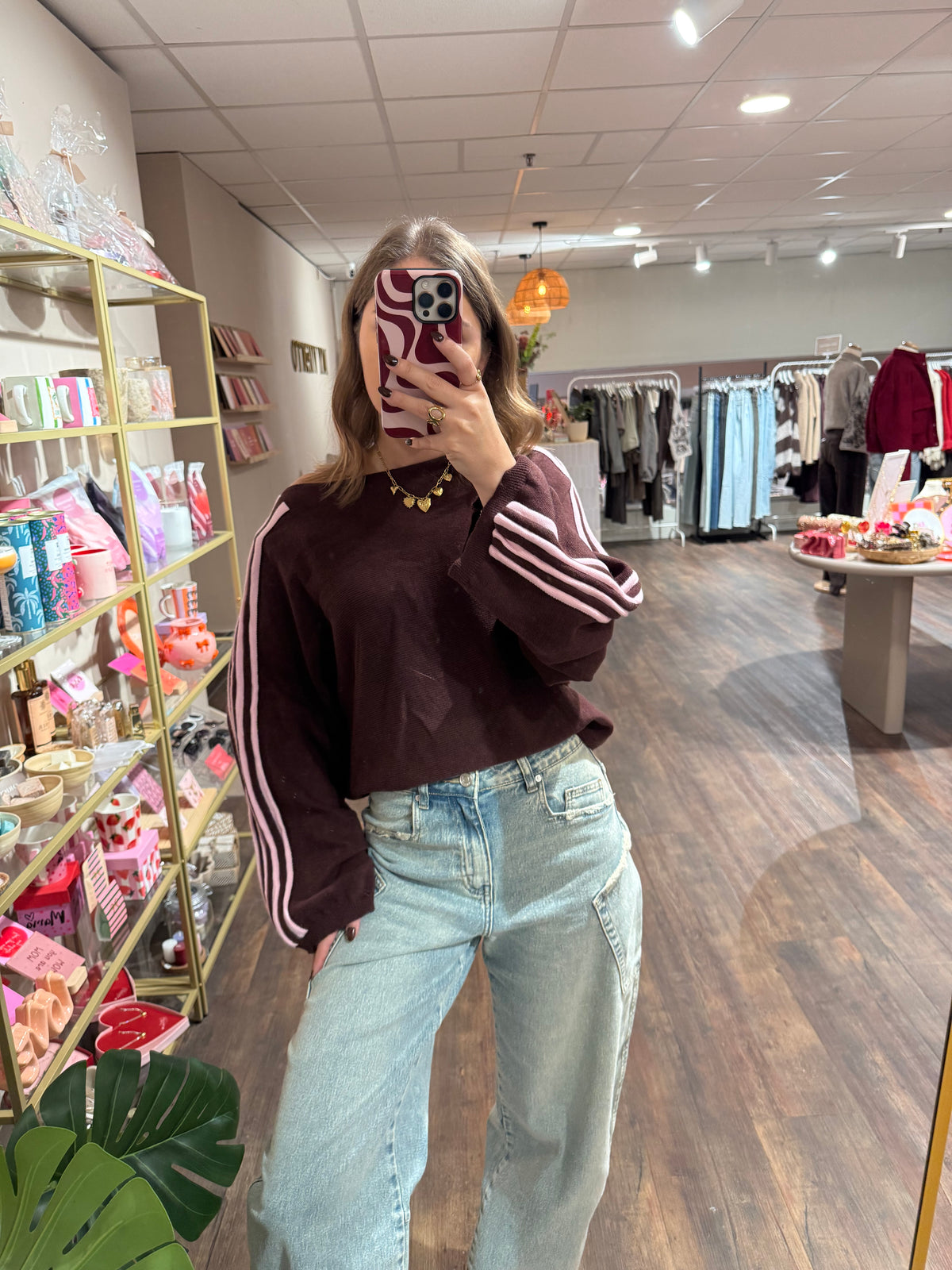 Lisa - gestreepte off shoulder trui