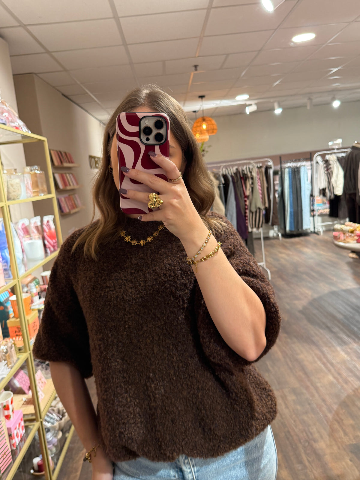 Debbie - boucle trui bruin korte mouw