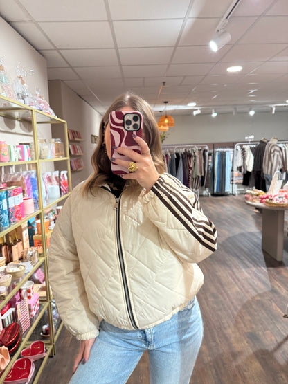 Nina - creme gewatteerde jas met strepen