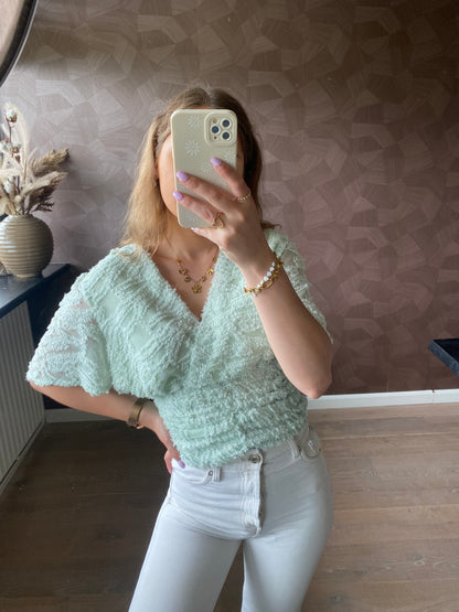 Amira - mintgroene blouse met v-hals