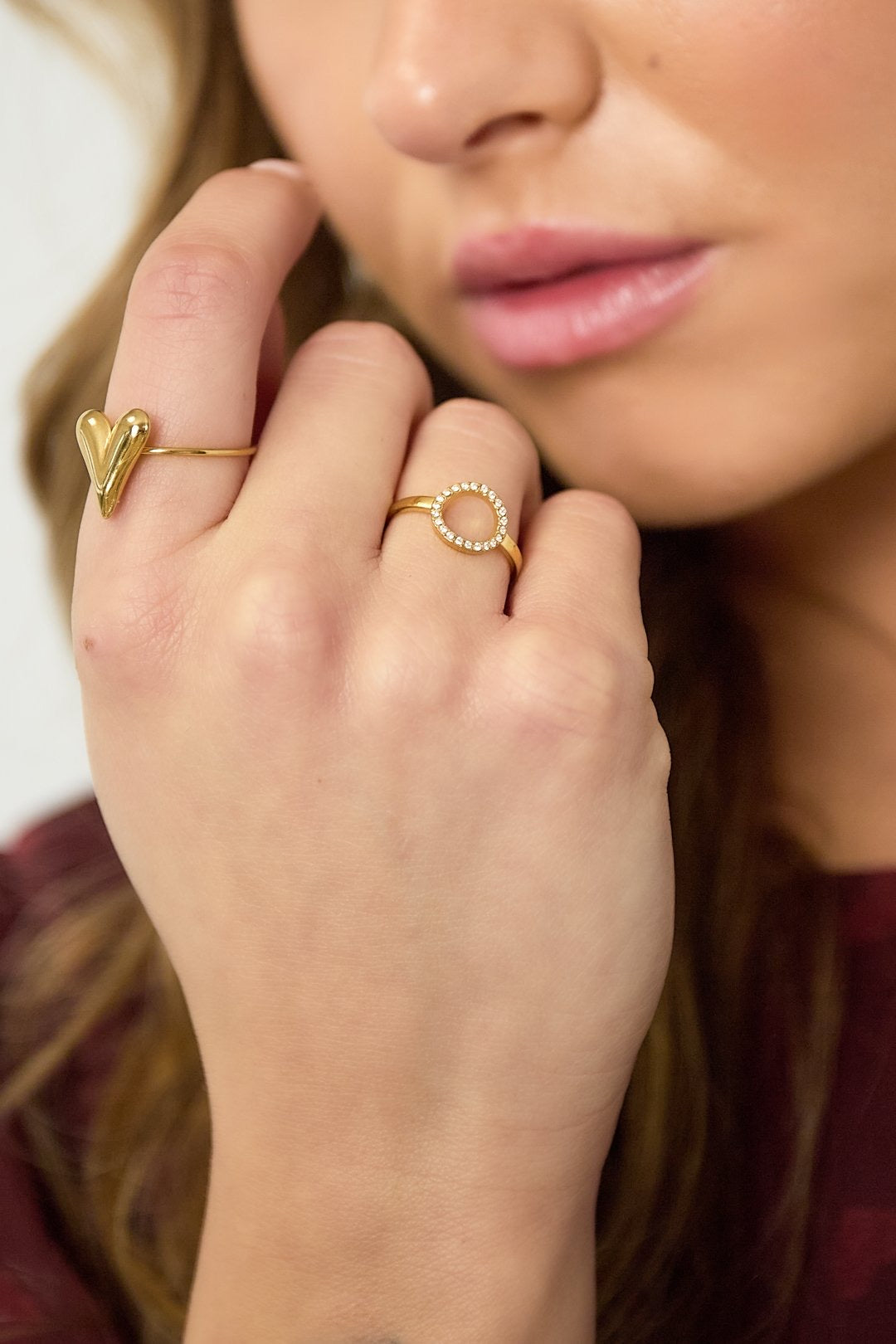 Minimalistische cirkel met steentjes ring goud