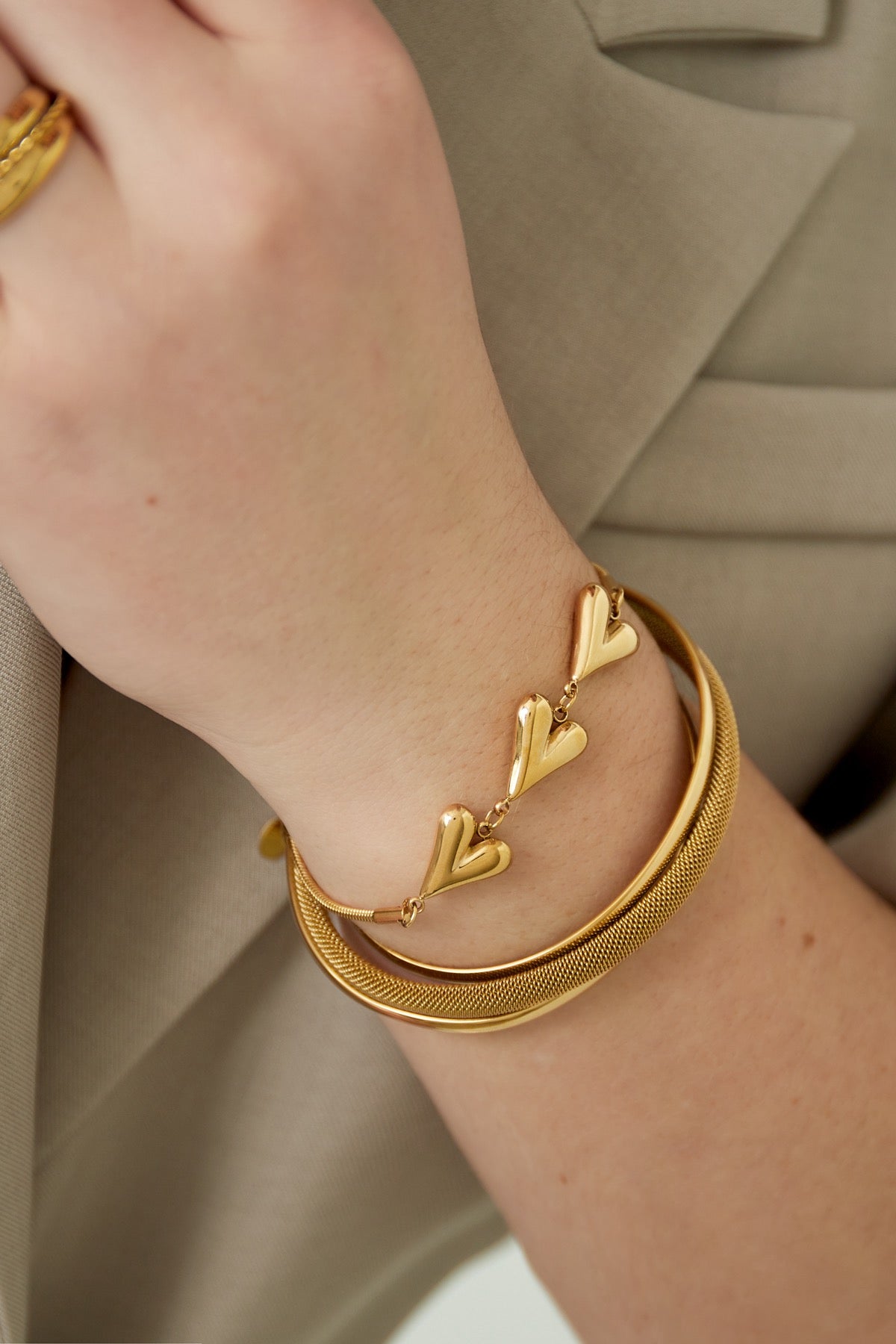 Hearts unfolded armband goud