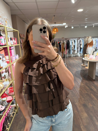 Olivia - ruffle open rug top bruin