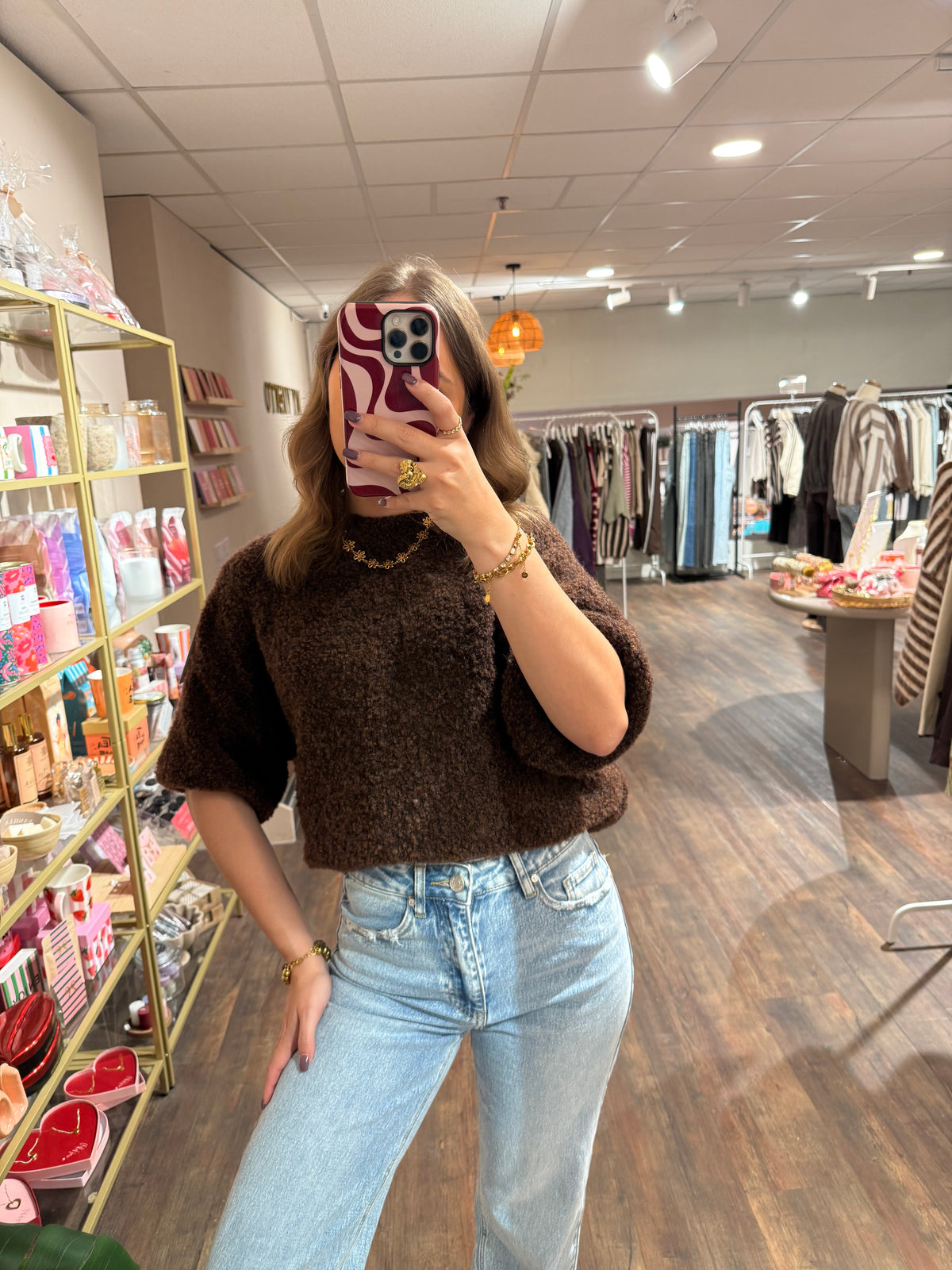 Debbie - boucle trui bruin korte mouw