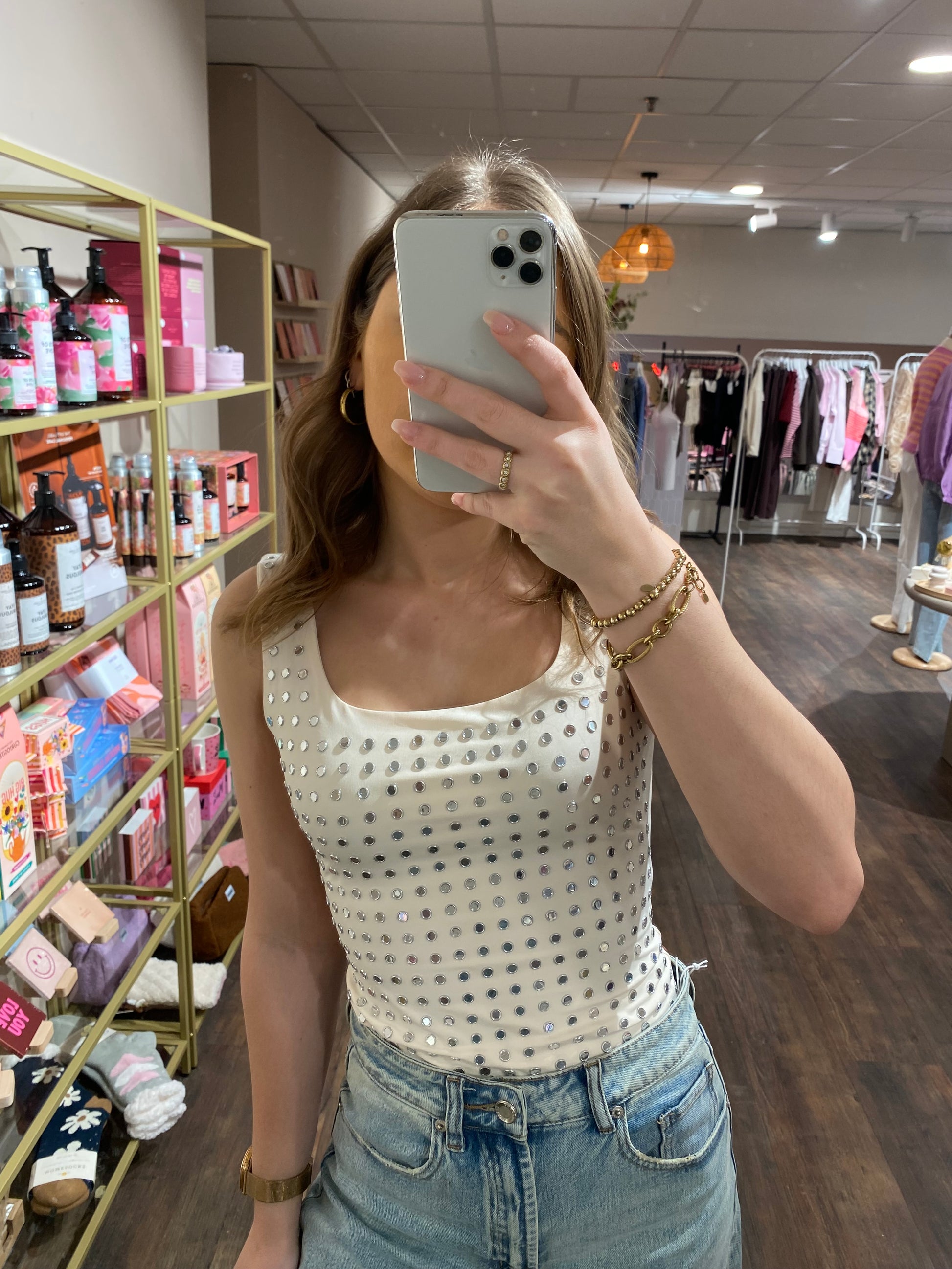 Trendy body in stringmodel.