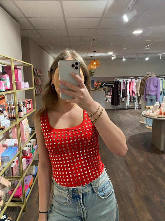 Yara - studs body rood