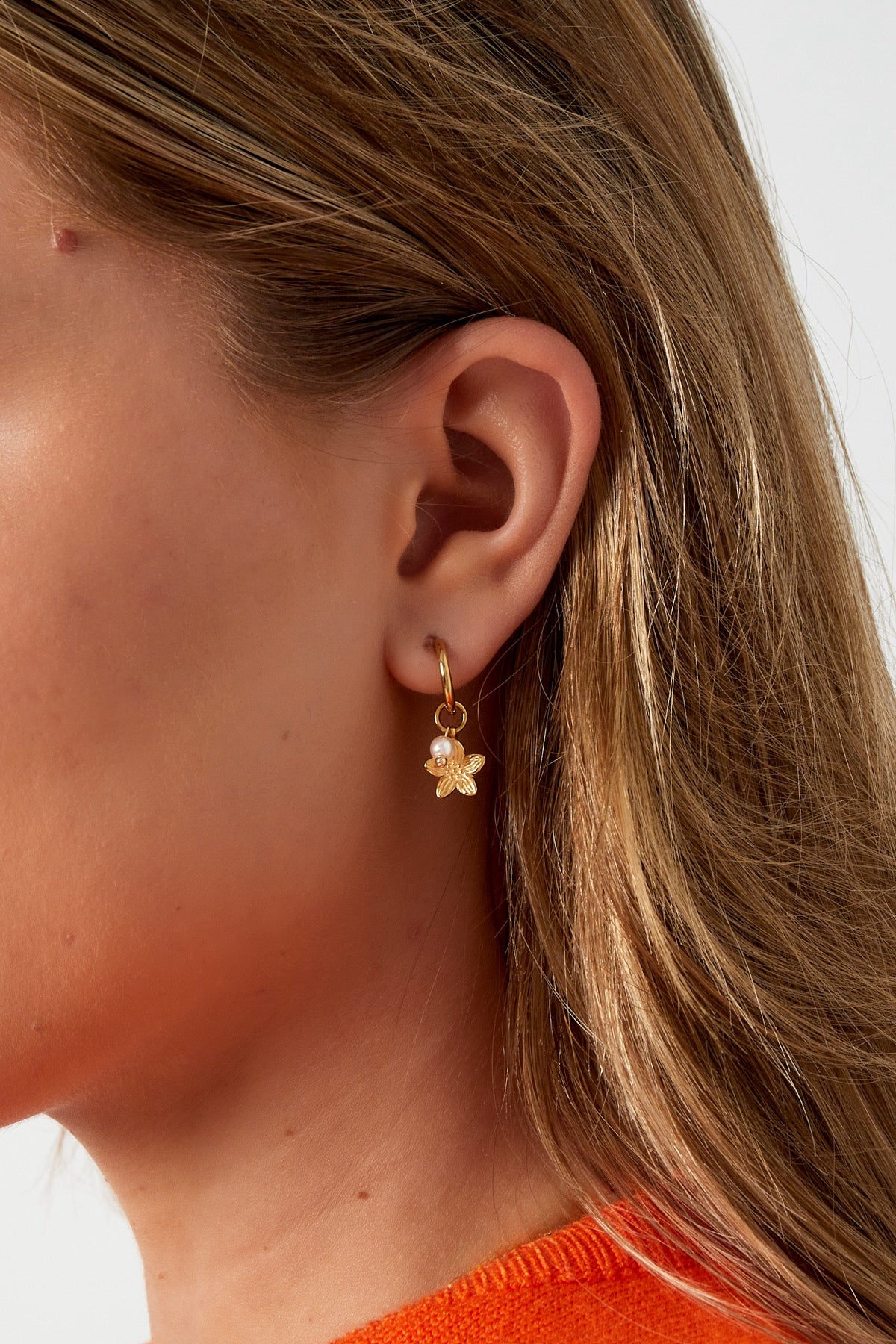 Pearl blossom oorbellen goud