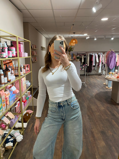 Basic witte top voor dames met lange mouwen en dubbele stof.