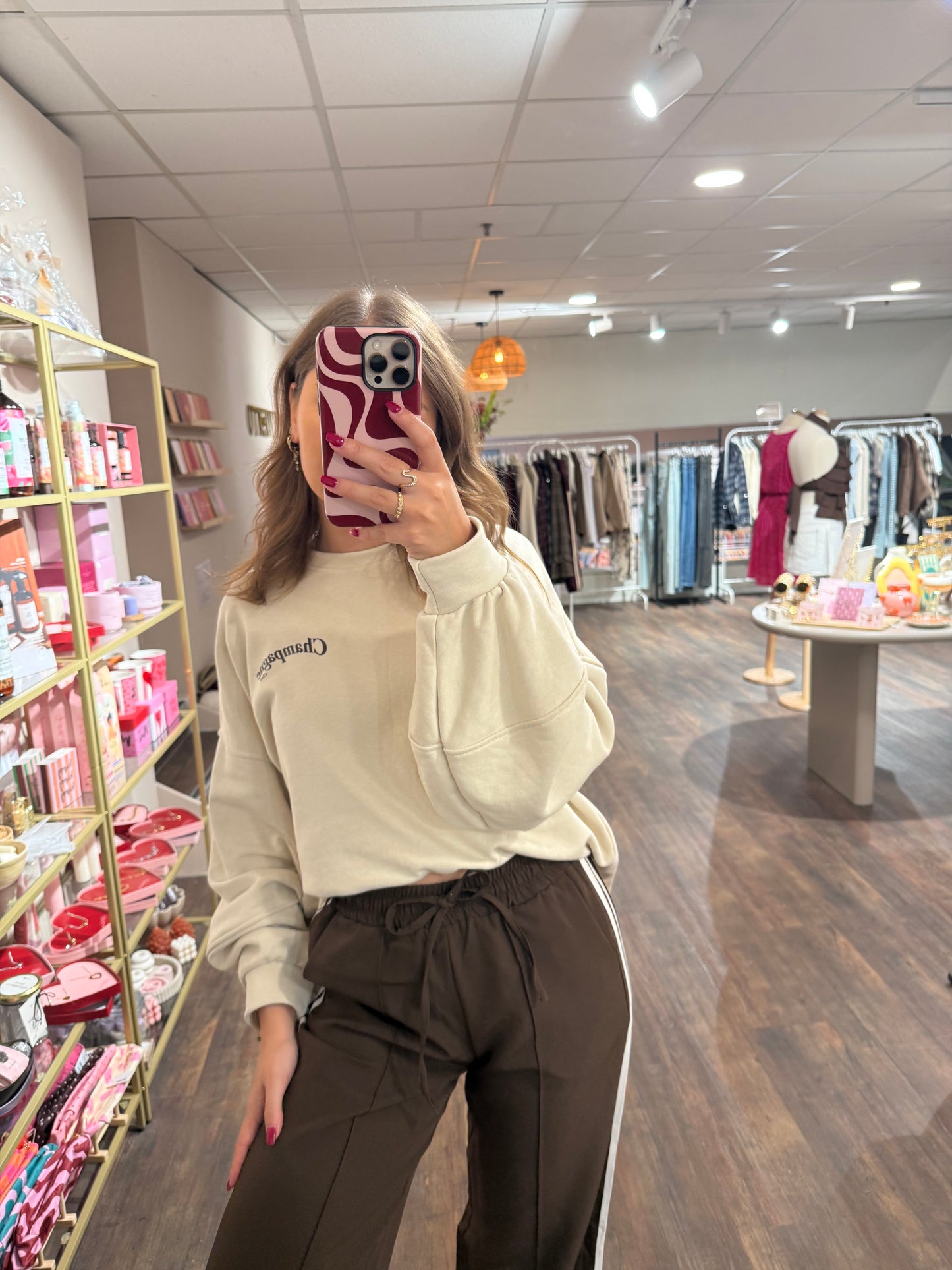 Beige oversized Champagne Club sweater met opdruk.  