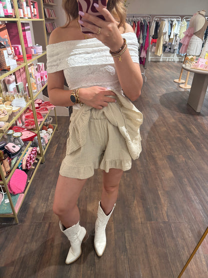 Beige rokje met broekje 