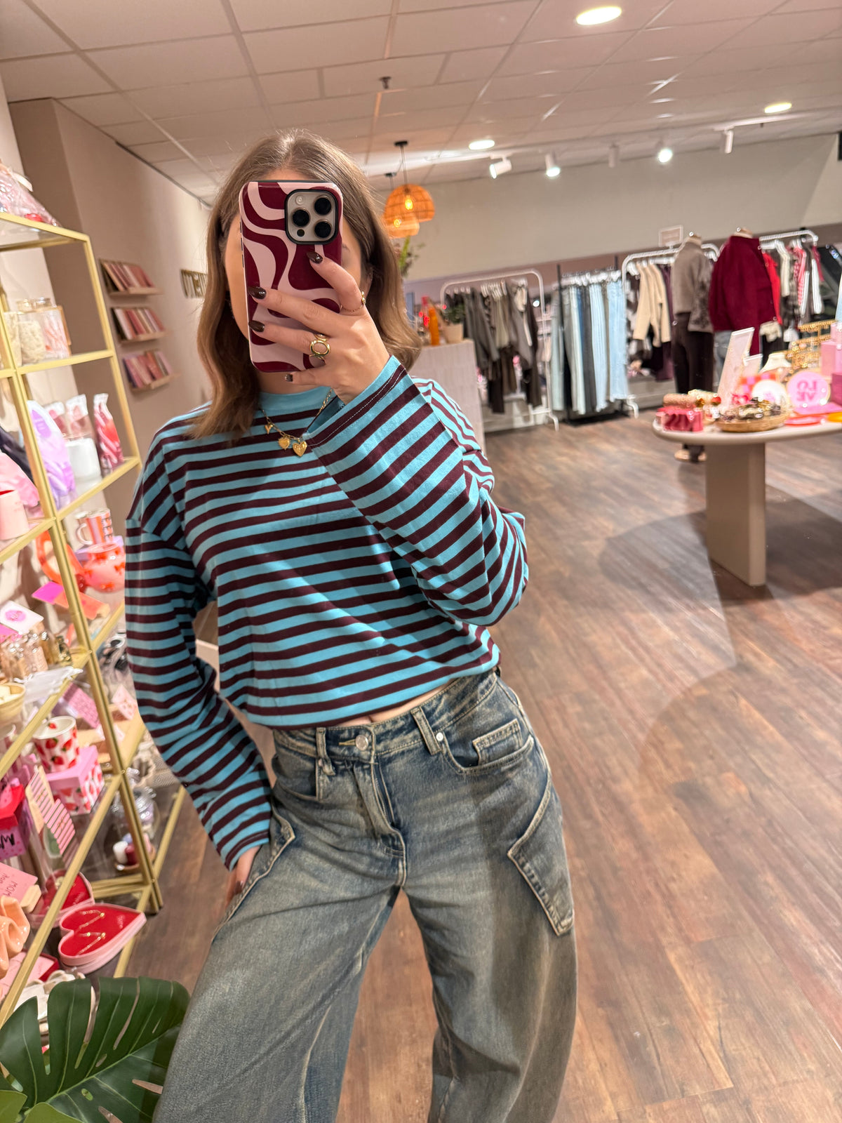 Gestreepte dames top gecombineerd met een jeans.