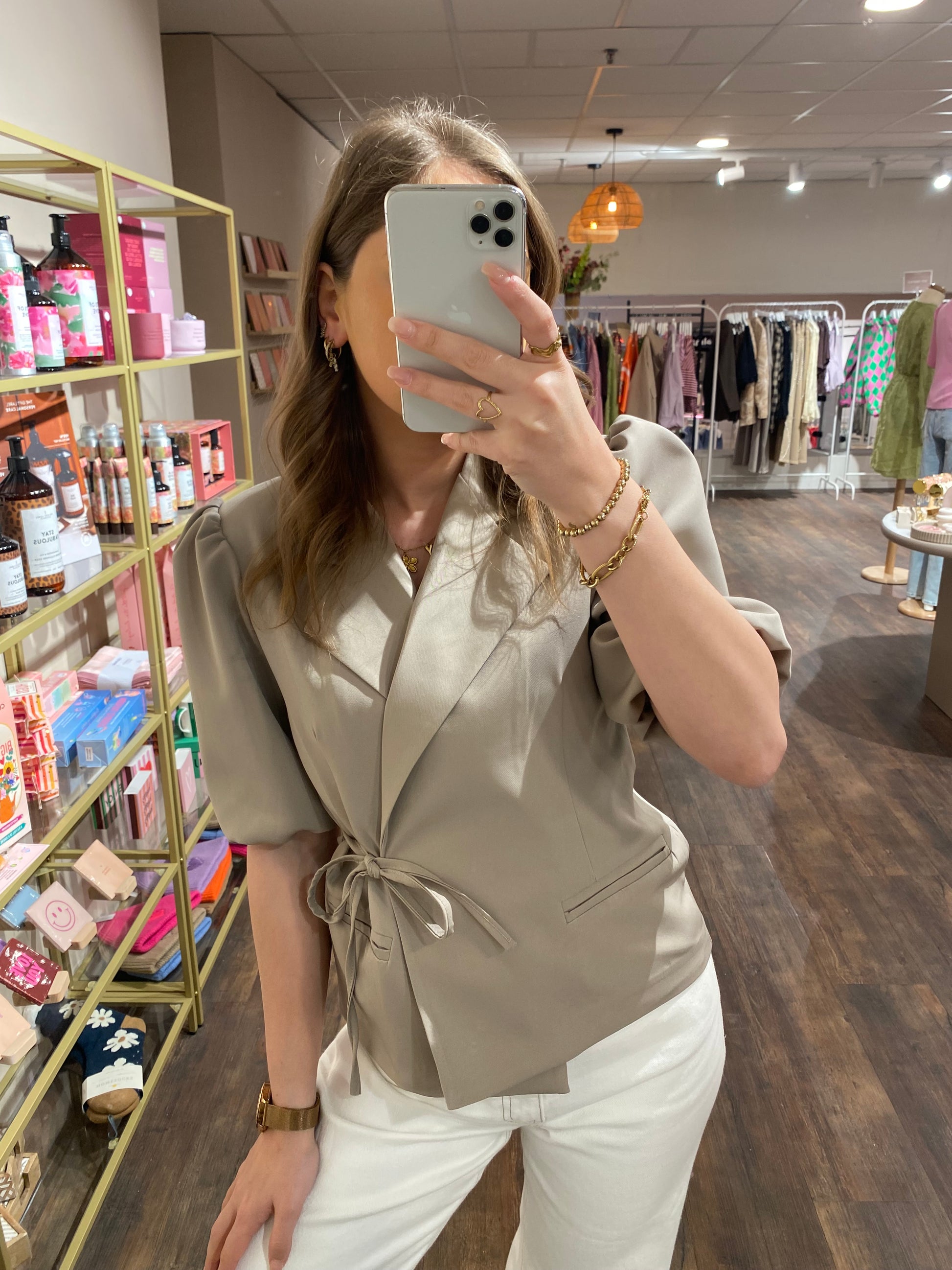 Blazer met korte mouwen en steekzakken.