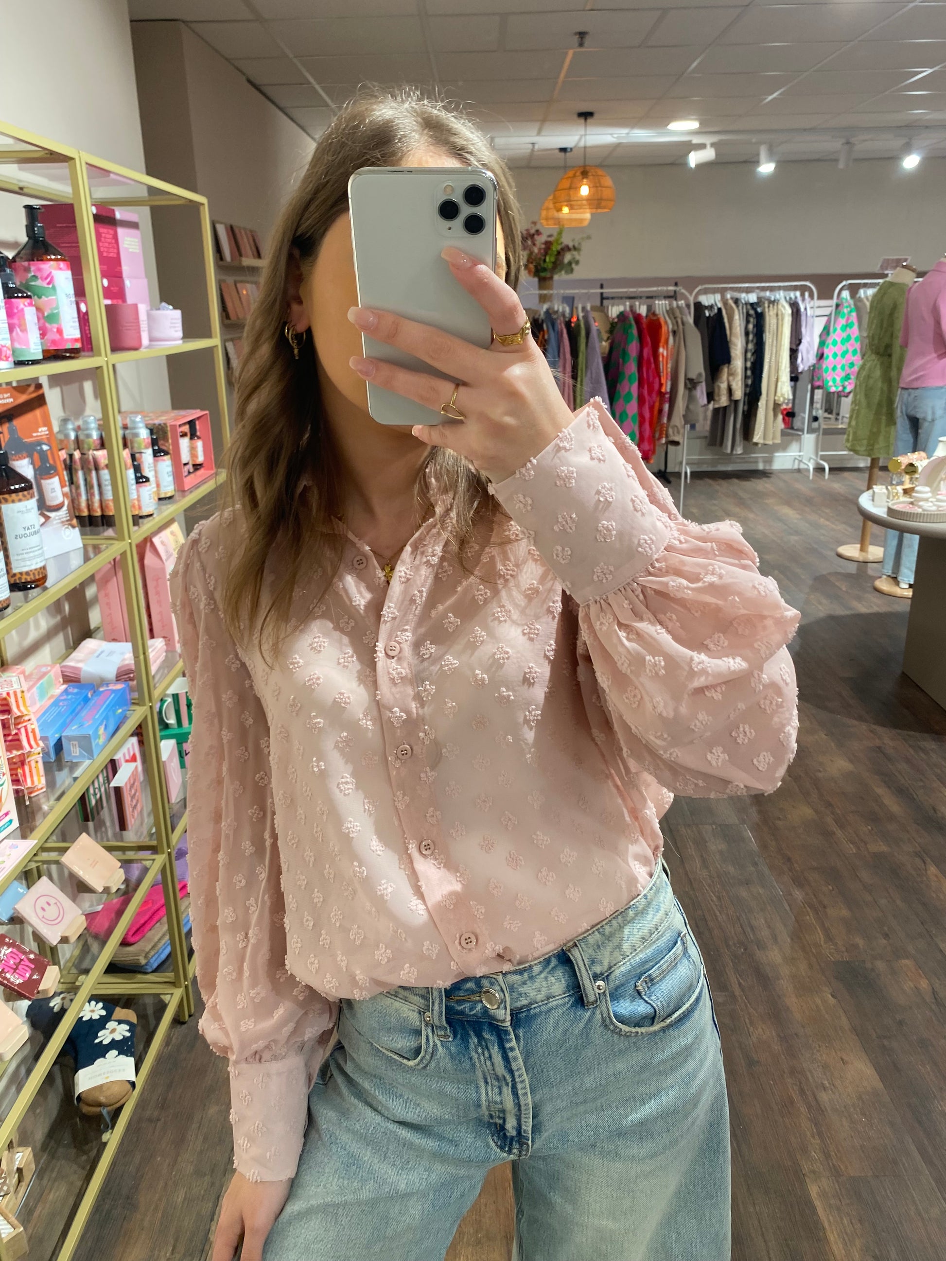 Blouse met ballonmouwen en strakke polsen.
