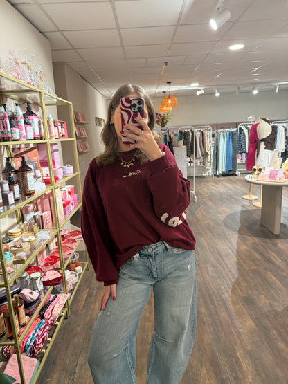 Bordeaux C'est La Vie sweater met print op voor- en achterkant.  