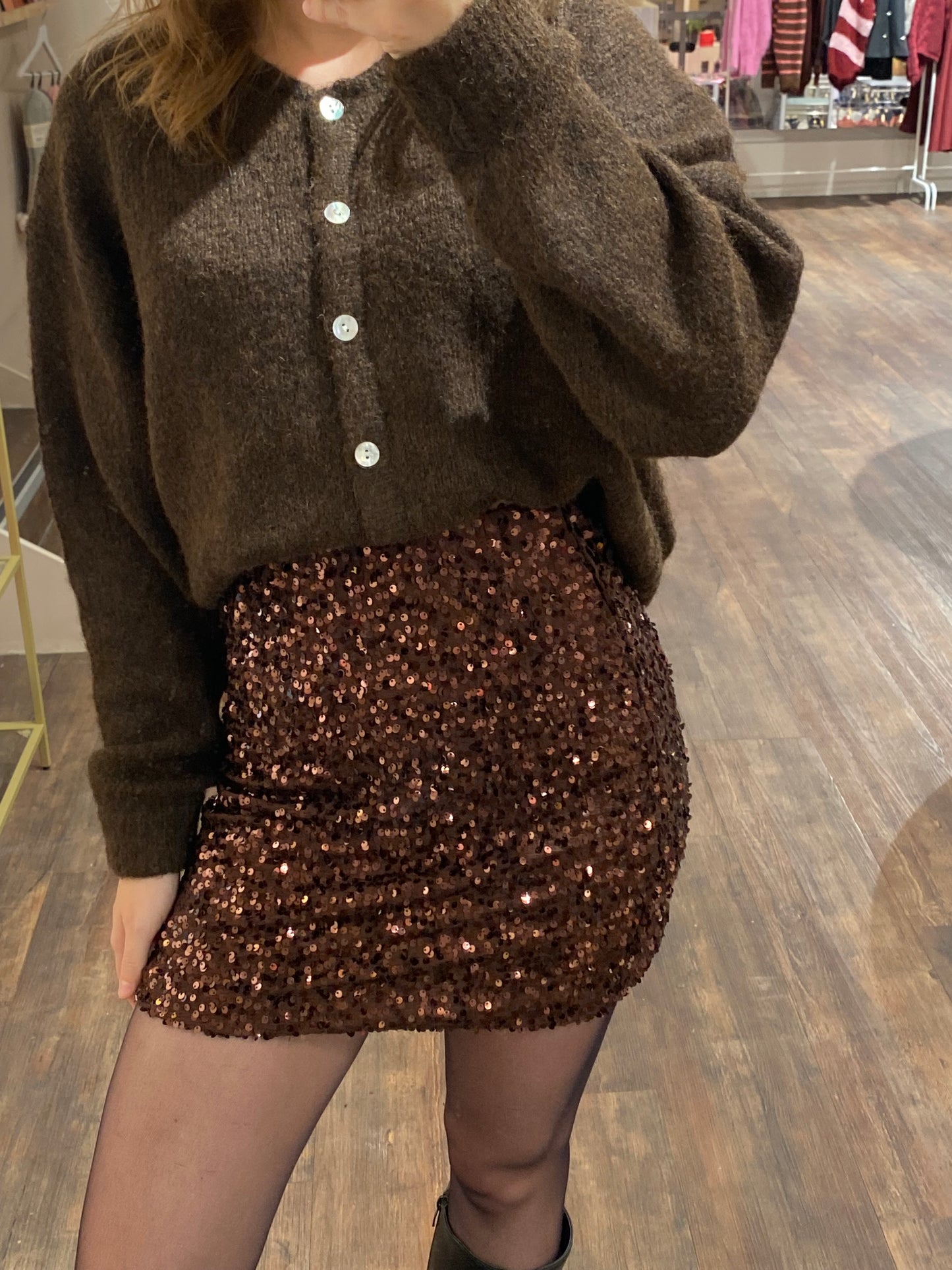 Bruin pailletten rokje voor dames, feestelijk en glitterend.