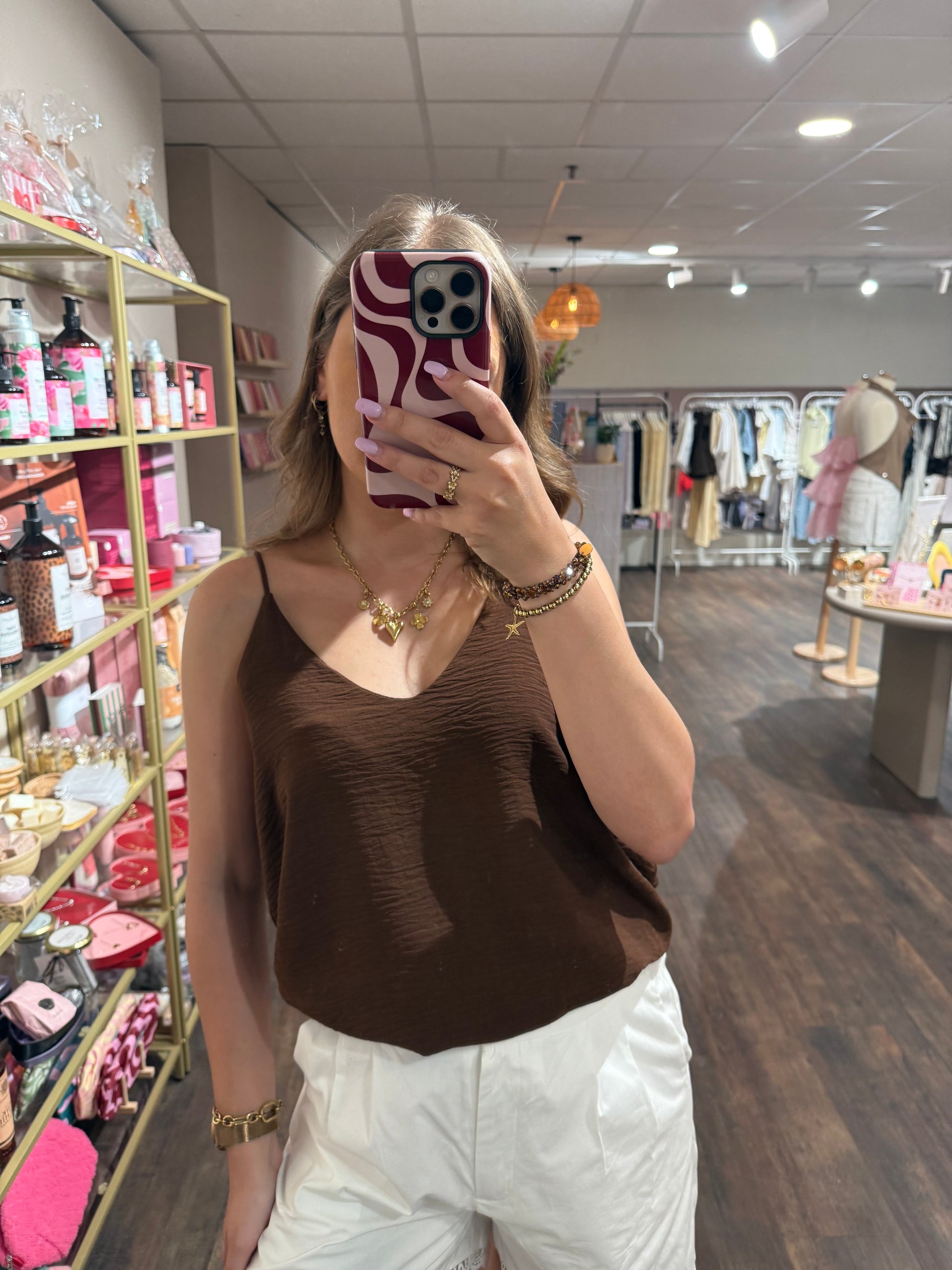 Bruine basic top met V-hals 