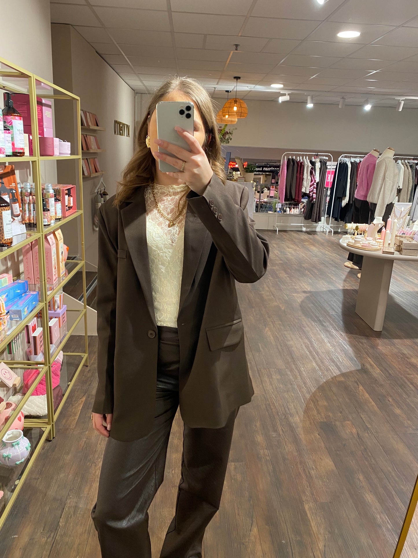 Dames blazer in bruin, stevige kwaliteit en elegant model.