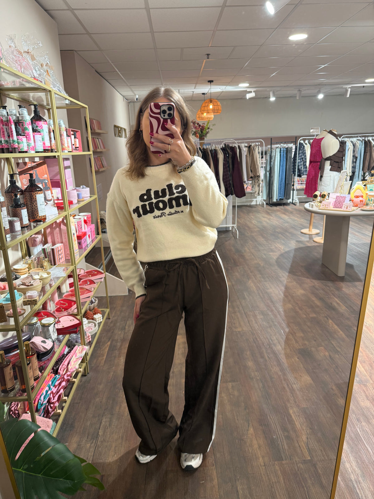 Trendy bruine pantalon voor het najaar.  