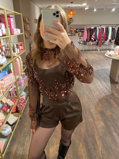 Trendy bruin leren short, high waist, perfect voor feestelijke looks.