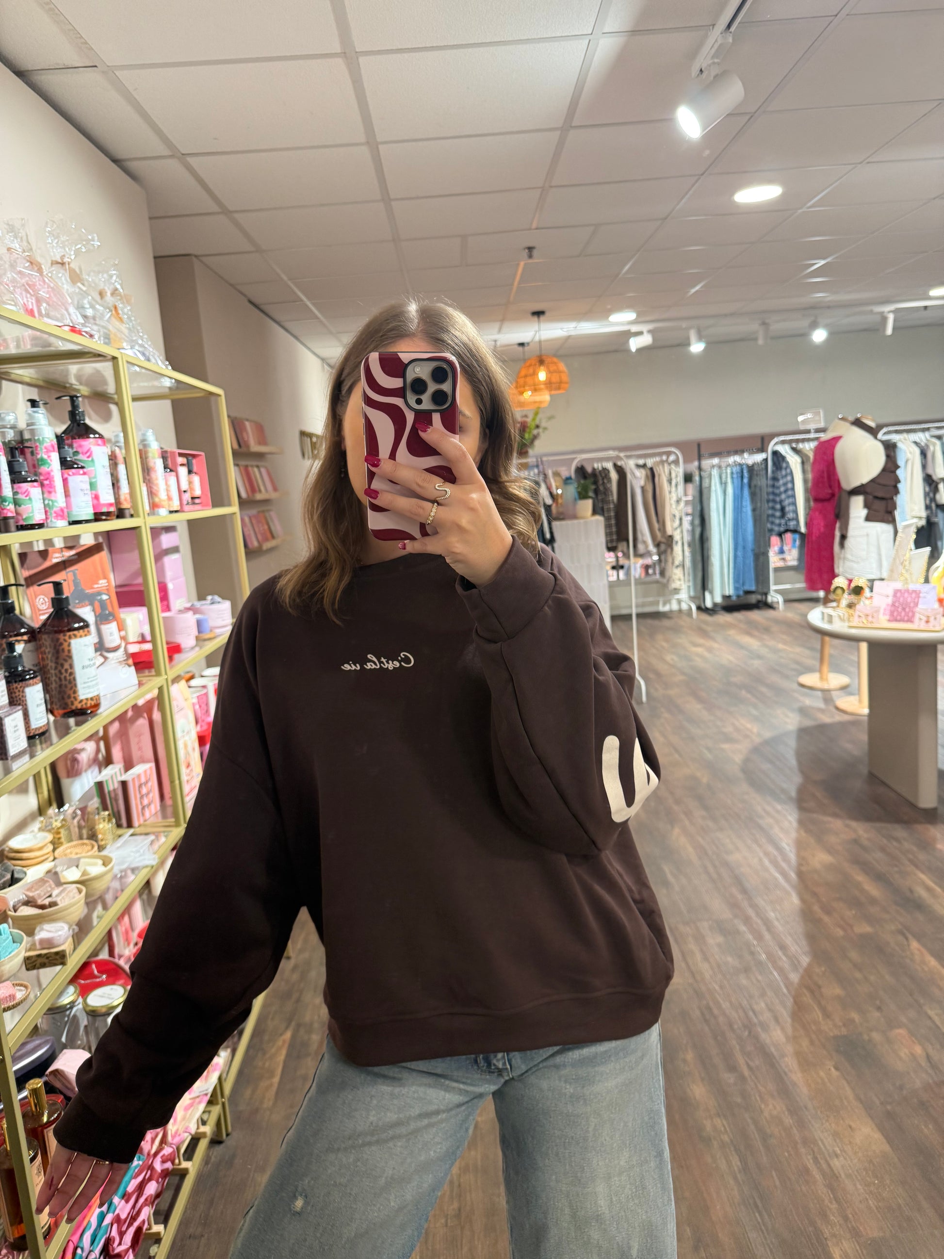 Zachte bruine trui voor een casual outfit.  