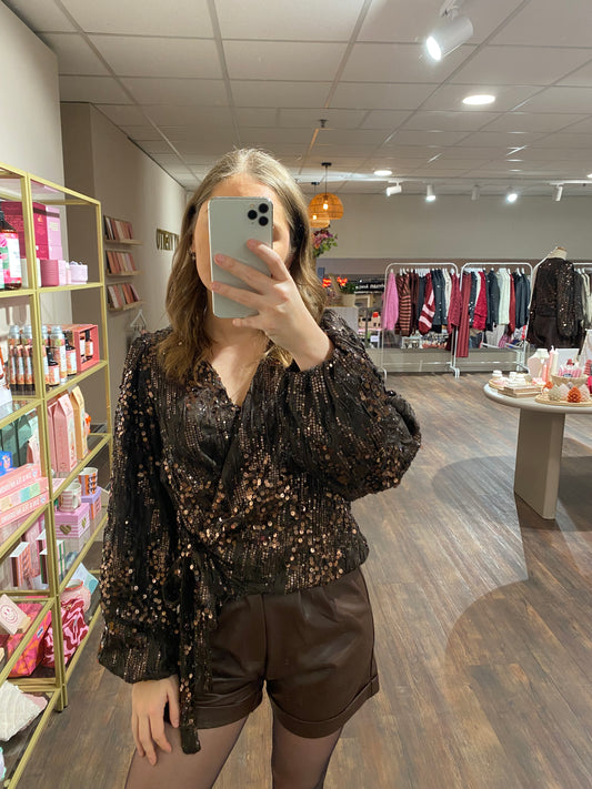 Bruine pailletten top met V-hals en overslag, feestelijke dames top.