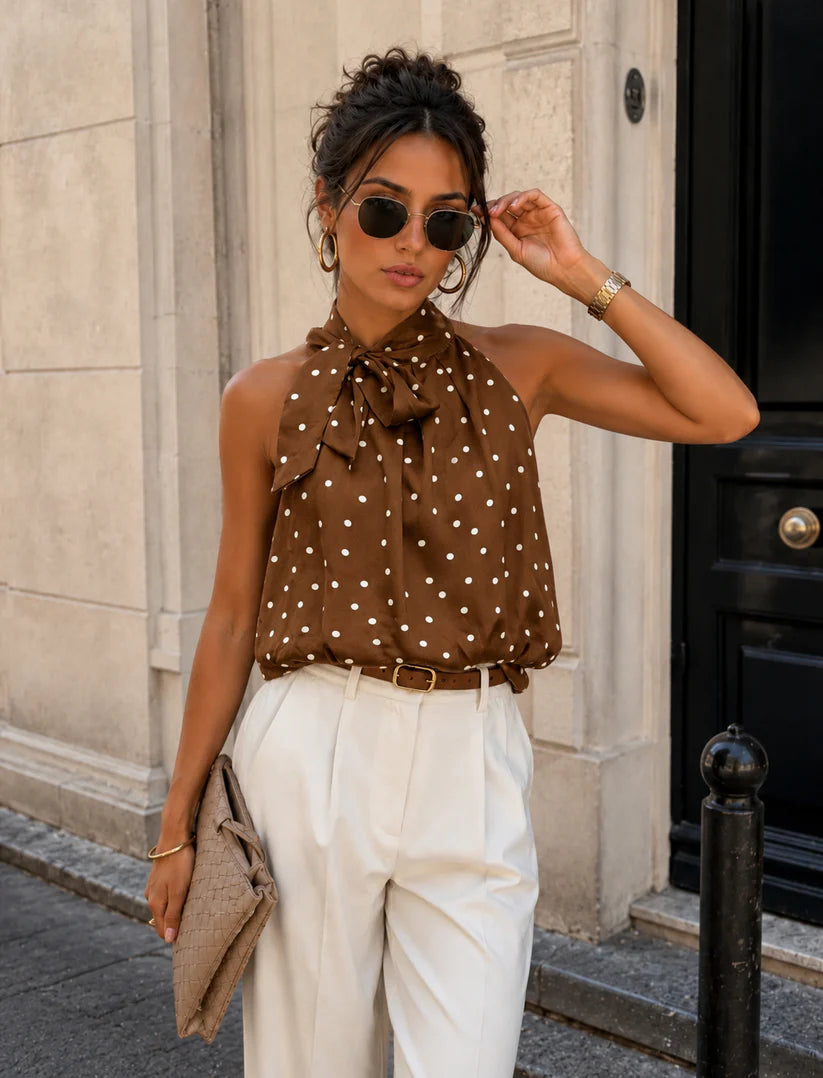 Bruine haltertop met polkadot print. 