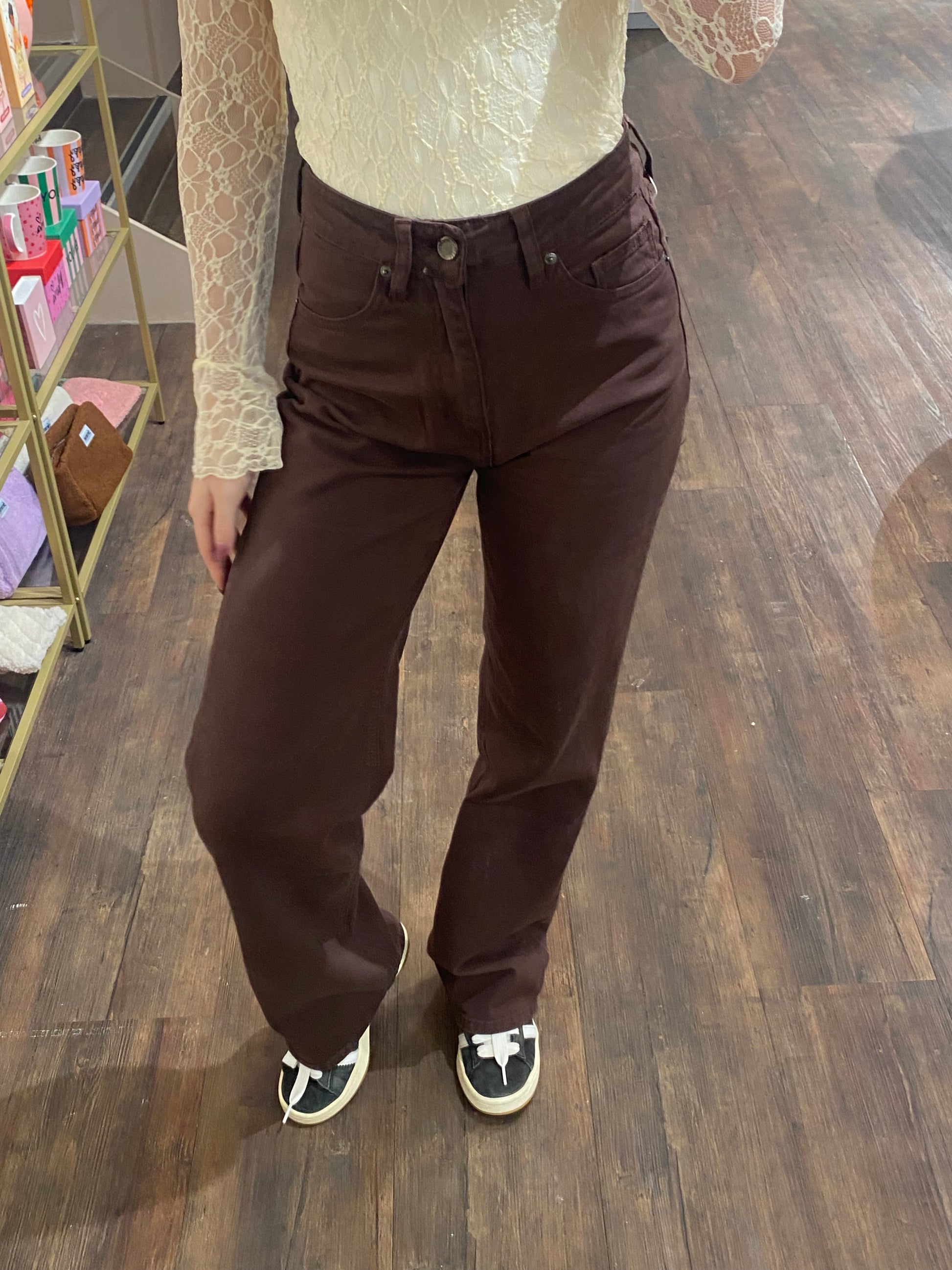 Bruine straight leg jeans voor dames met high waisted pasvorm.