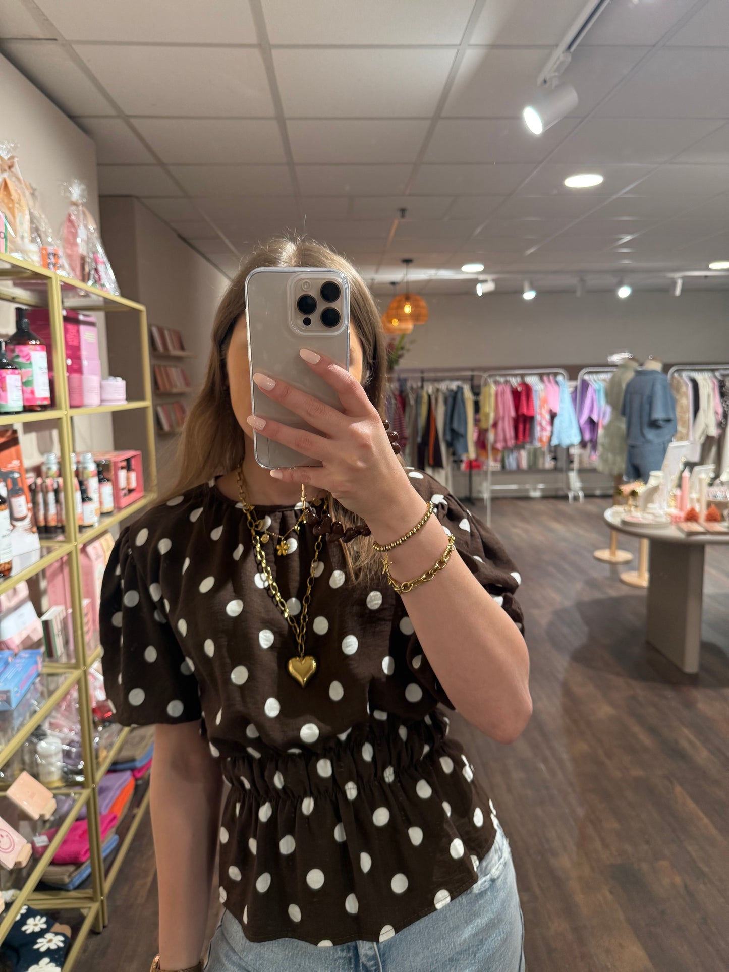 Dames top met speelse print en mooie pasvorm.
