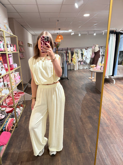 Butter yellow set met lange broek en mouwloze top