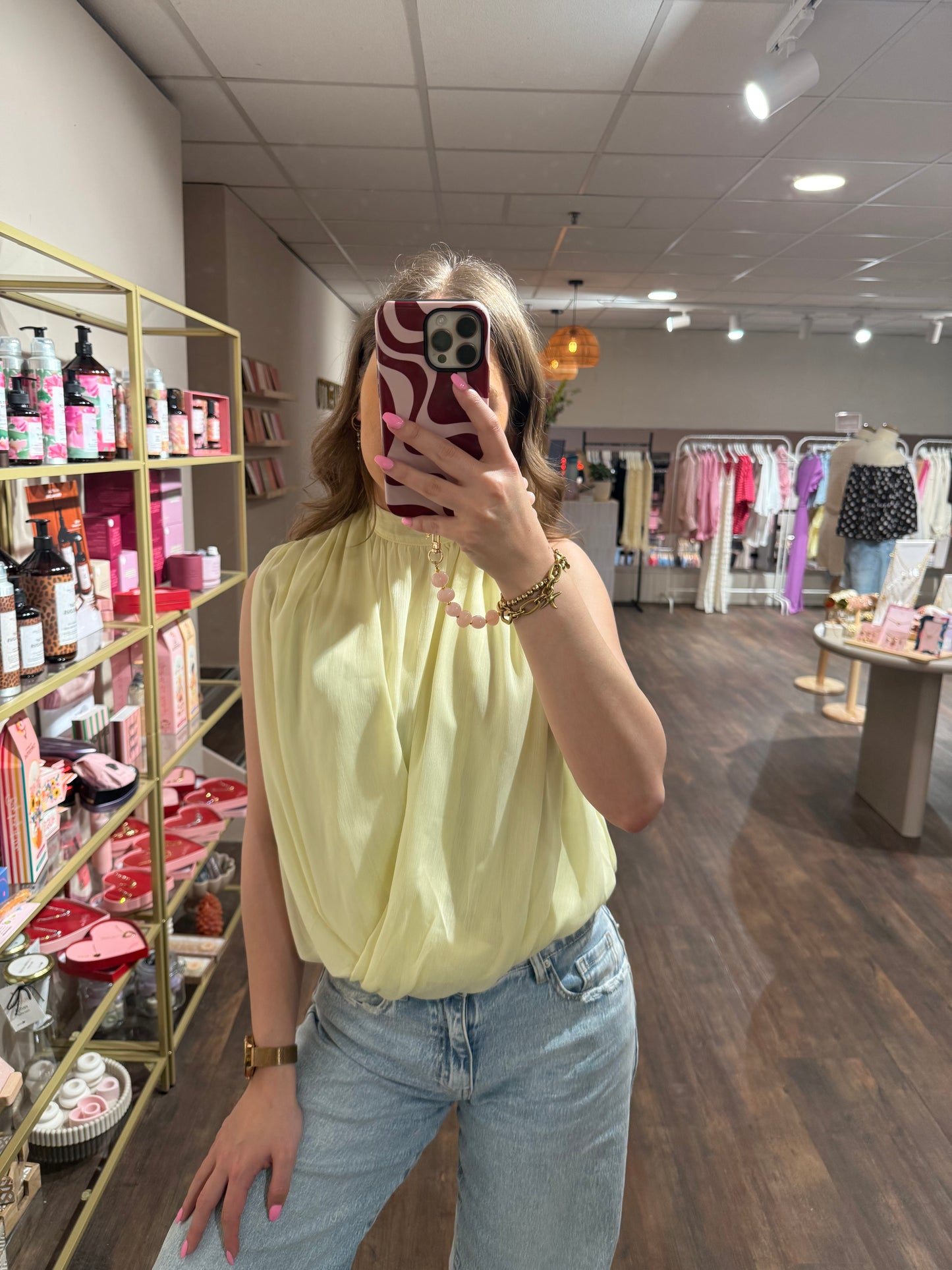 Mouwloze dames top perfect voor voorjaar en zomer.