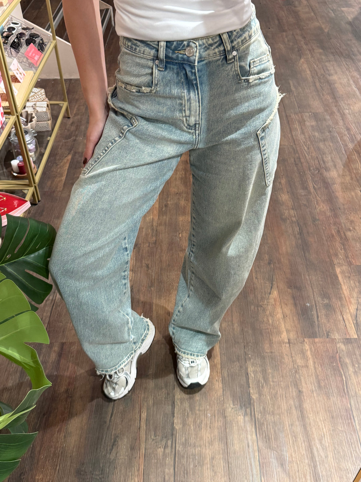 Trendy balloon jeans met stoere afwerking. 