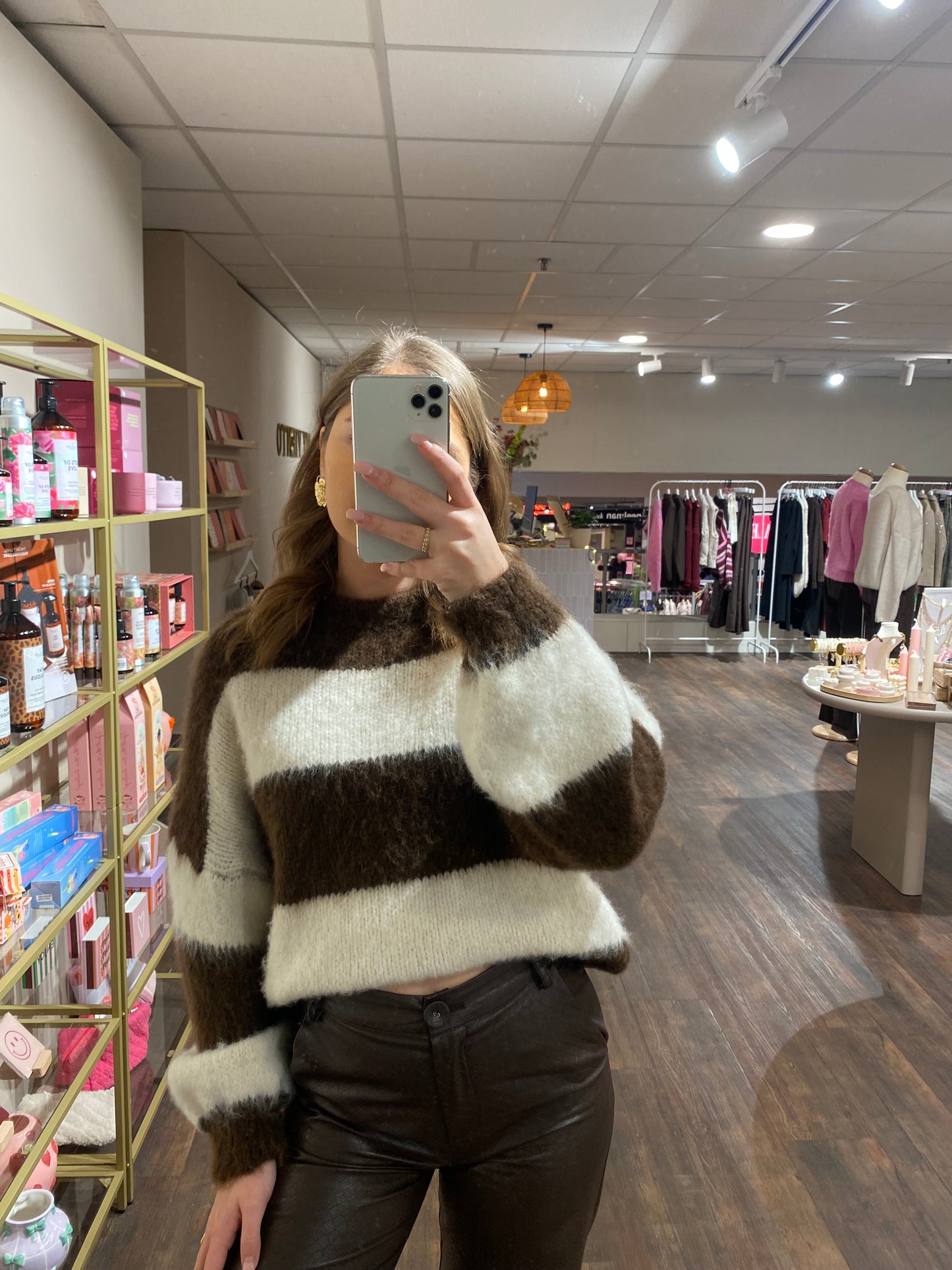 Gestreepte knit sweater in bruin en crème, comfortabel en stijlvol.